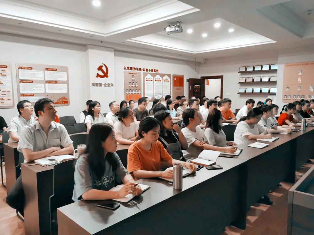 热烈庆祝建党99周年，爱游戏在线登录官网-爱游戏(中国)
组织全体骨干召开“不忘初心、牢记使命”主题教育活动